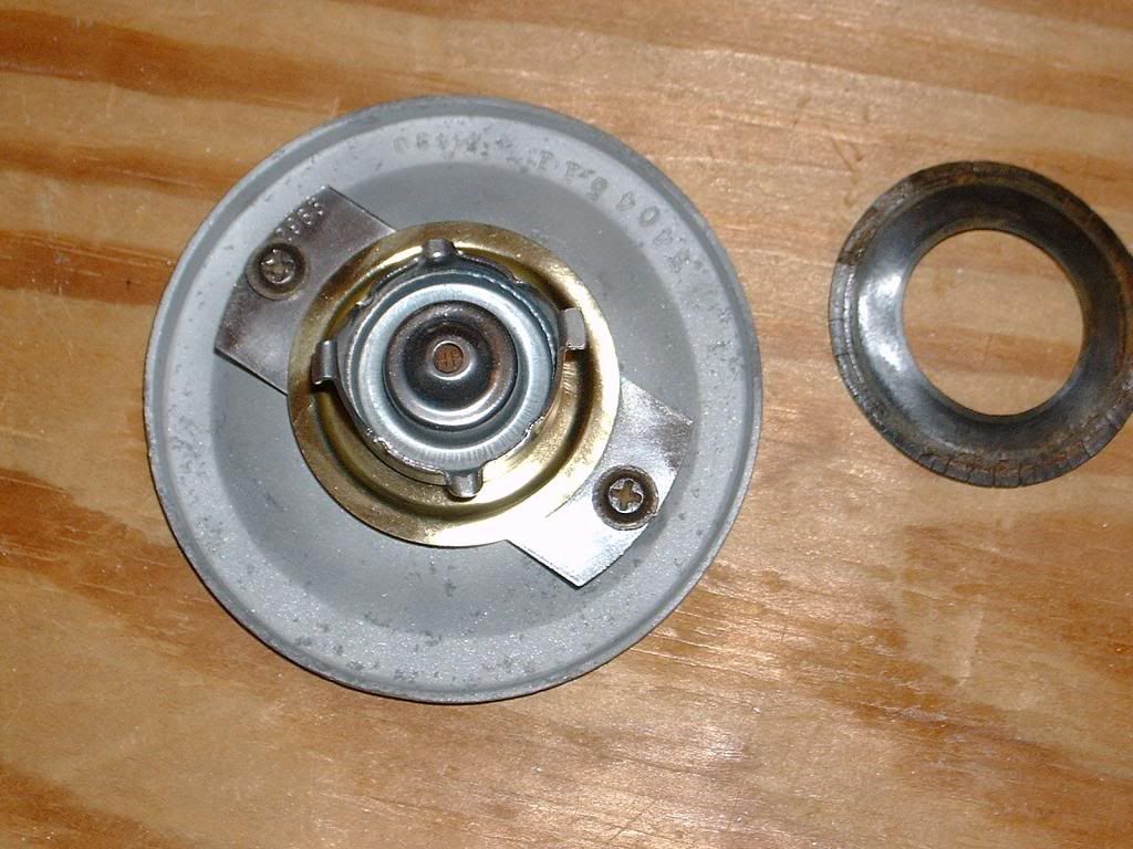 Challenger Flip Gas Cap w/Ring & locking gas cap